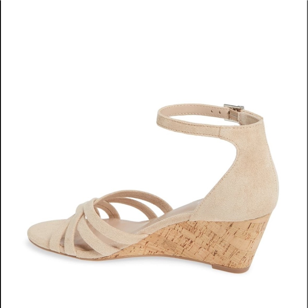 Charles David Gwenyth Wedge Sandal Nude - Picture 2 of 7